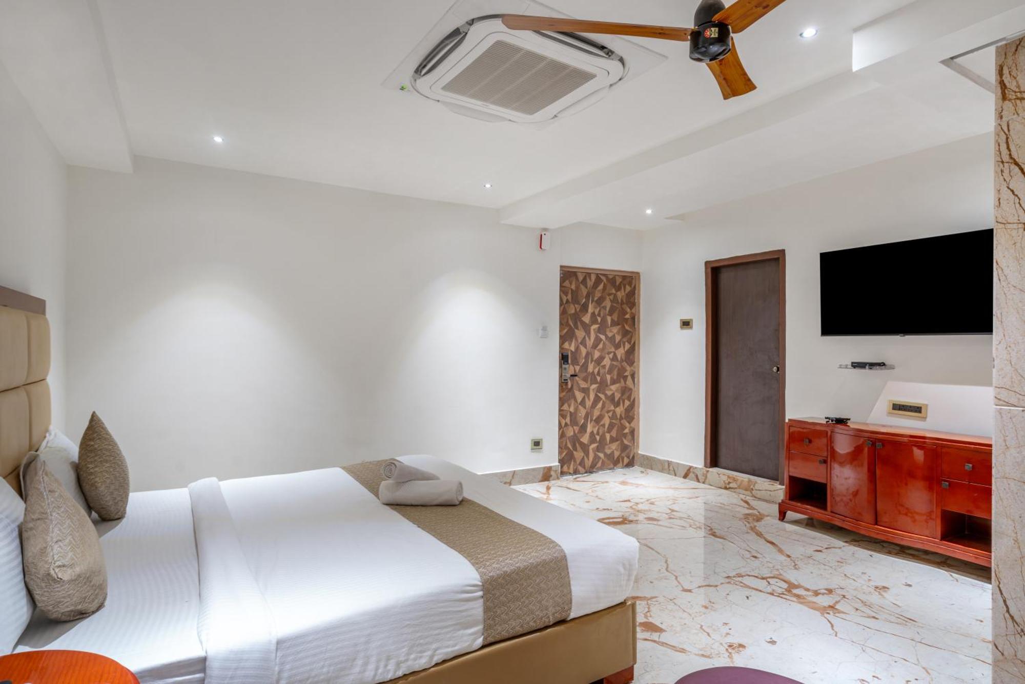 Hotel Chutneys Hyderabad Bagian luar foto