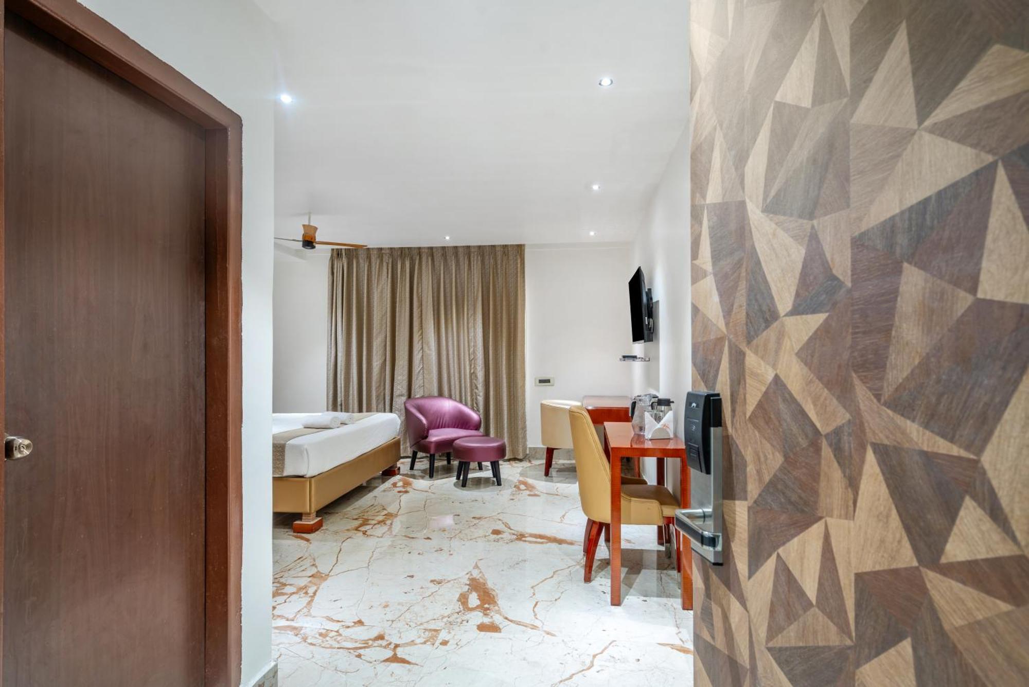 Hotel Chutneys Hyderabad Bagian luar foto